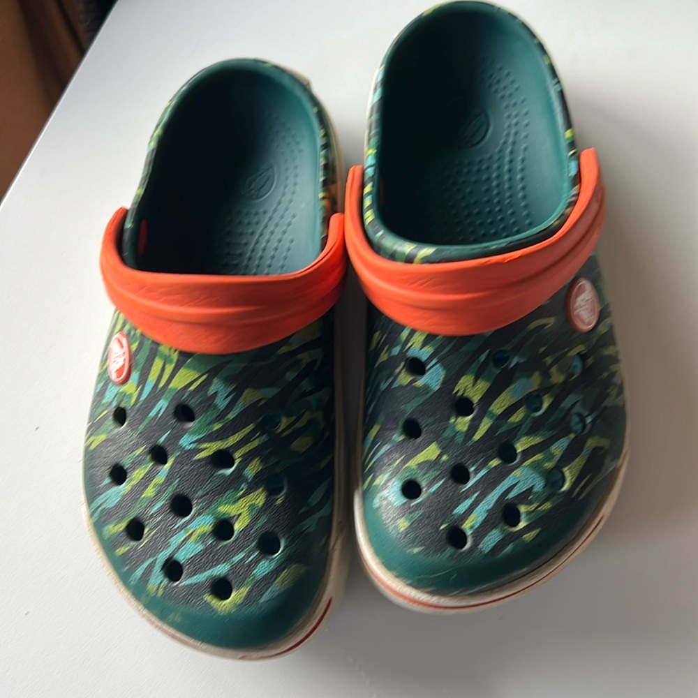 Crocs size 10/11